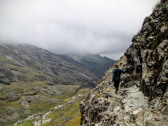 Sur la route du Laguna Glacial, le sentier se fait étroit! 