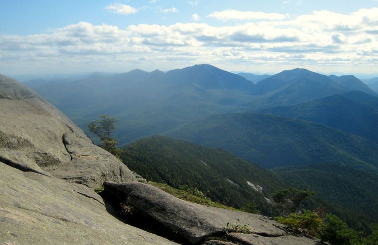 1024px-Southeastern_High_Peaks_from_Giant_Mountain